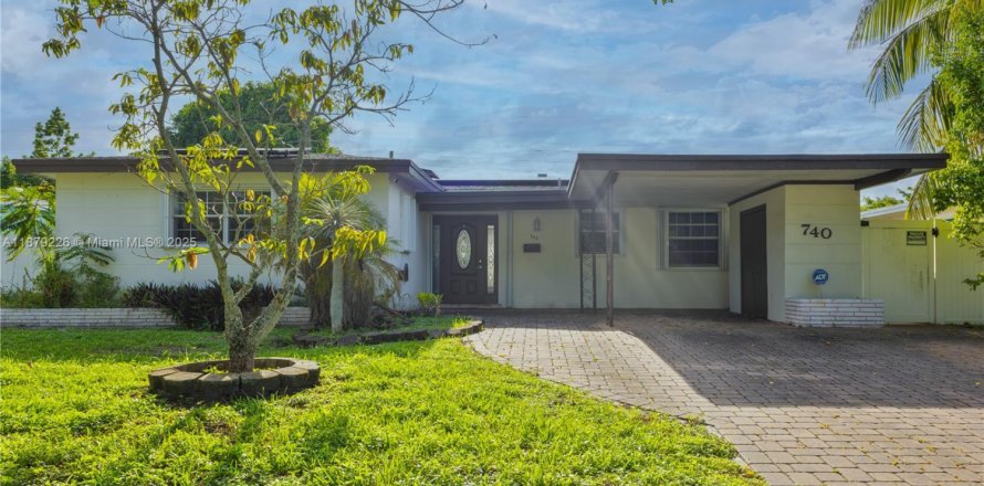 House in Hollywood, Florida 3 bedrooms, 151.34 sq.m. № 1927798