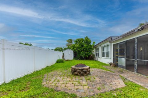 House in Hollywood, Florida 3 bedrooms, 151.34 sq.m. № 1927798 - photo 23