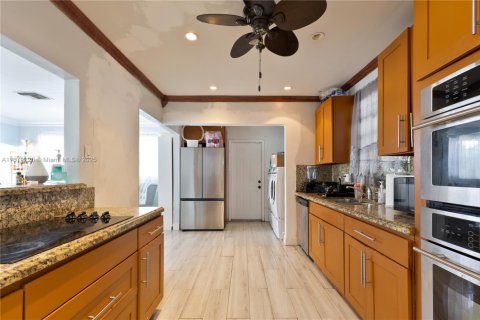 House in Hollywood, Florida 3 bedrooms, 151.34 sq.m. № 1927798 - photo 7