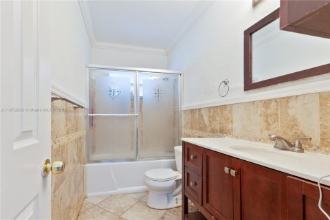 House in Hollywood, Florida 3 bedrooms, 151.34 sq.m. № 1927798 - photo 16