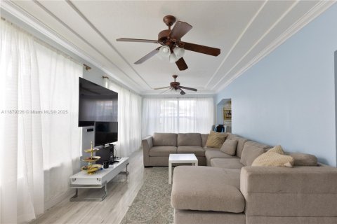 House in Hollywood, Florida 3 bedrooms, 151.34 sq.m. № 1927798 - photo 14