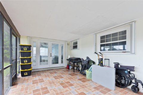 House in Hollywood, Florida 3 bedrooms, 151.34 sq.m. № 1927798 - photo 21