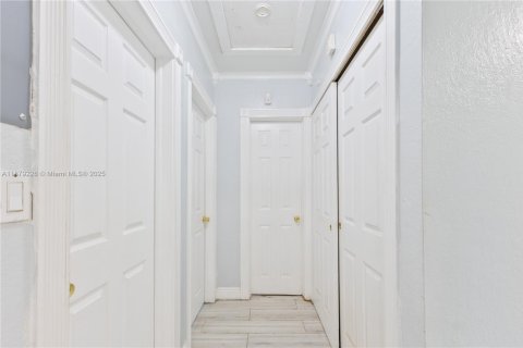 House in Hollywood, Florida 3 bedrooms, 151.34 sq.m. № 1927798 - photo 13