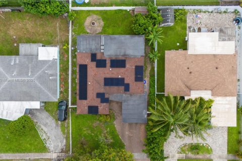 House in Hollywood, Florida 3 bedrooms, 151.34 sq.m. № 1927798 - photo 29