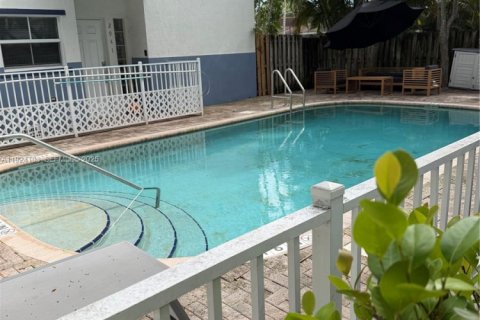 Townhouse in Fort Lauderdale, Florida 3 bedrooms, 218.32 sq.m. № 1982384 - photo 10
