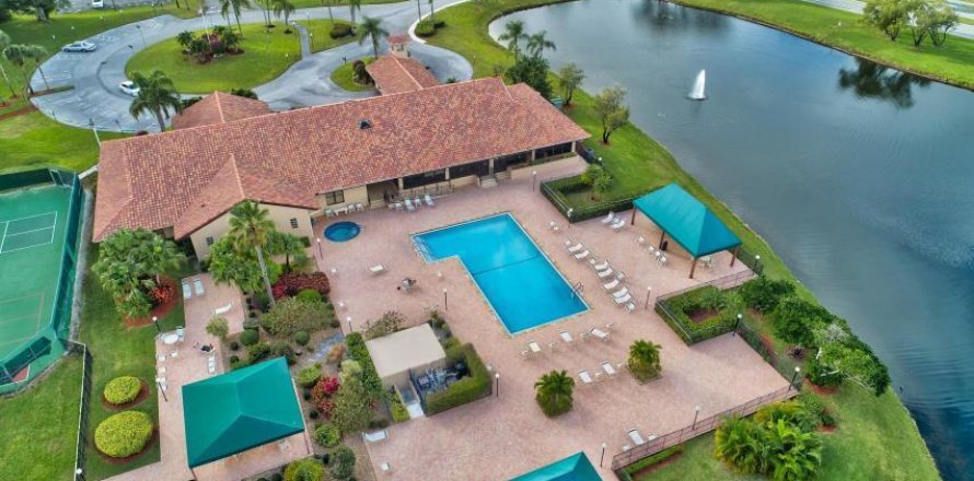 House in Boynton Beach, Florida 2 bedrooms, 117.43 sq.m. № 1047839
