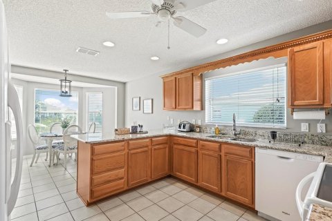 Снять в аренду виллу или дом в Леди-Лейк, Флорида 3 спальни, 180.51м2, № 1832212 - фото 4