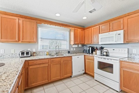 Снять в аренду виллу или дом в Леди-Лейк, Флорида 3 спальни, 180.51м2, № 1832212 - фото 5