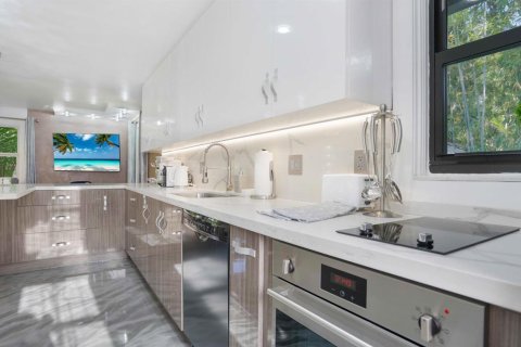 Снять в аренду виллу или дом в Лейзи-Лейк, Флорида 3 комнаты, 270.9м2, № 2181932 - фото 14
