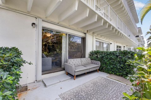 Condo in Palm Beach, Florida, 3 rooms  № 2153622 - photo 9