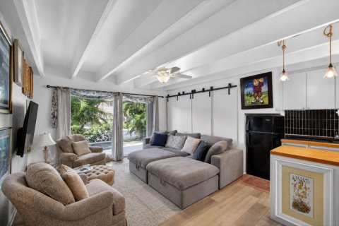Condo in Palm Beach, Florida, 3 rooms  № 2153622 - photo 2