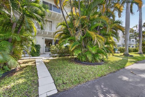 Condo in Palm Beach, Florida, 3 rooms  № 2153622 - photo 12