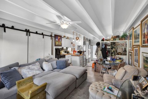 Condo in Palm Beach, Florida, 3 rooms  № 2153622 - photo 23