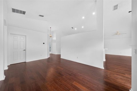House in Orlando, Florida 3 bedrooms, 188.78 sq.m. № 2290460 - photo 9