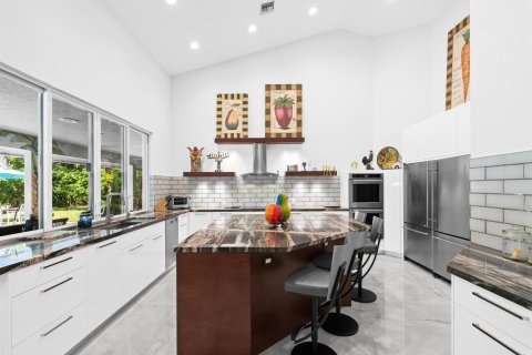 House in Boca Raton, Florida 5 bedrooms, 423.91 sq.m. № 2082100 - photo 18
