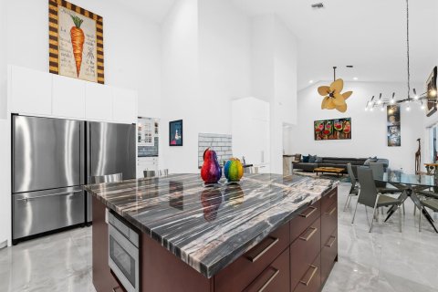 House in Boca Raton, Florida 5 bedrooms, 423.91 sq.m. № 2082100 - photo 19