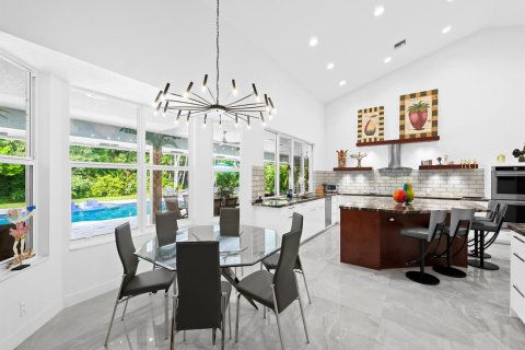House in Boca Raton, Florida 5 bedrooms, 423.91 sq.m. № 2082100 - photo 21