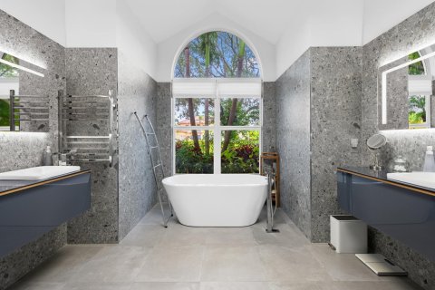 House in Boca Raton, Florida 5 bedrooms, 423.91 sq.m. № 2082100 - photo 29