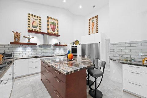 House in Boca Raton, Florida 5 bedrooms, 423.91 sq.m. № 2082100 - photo 20