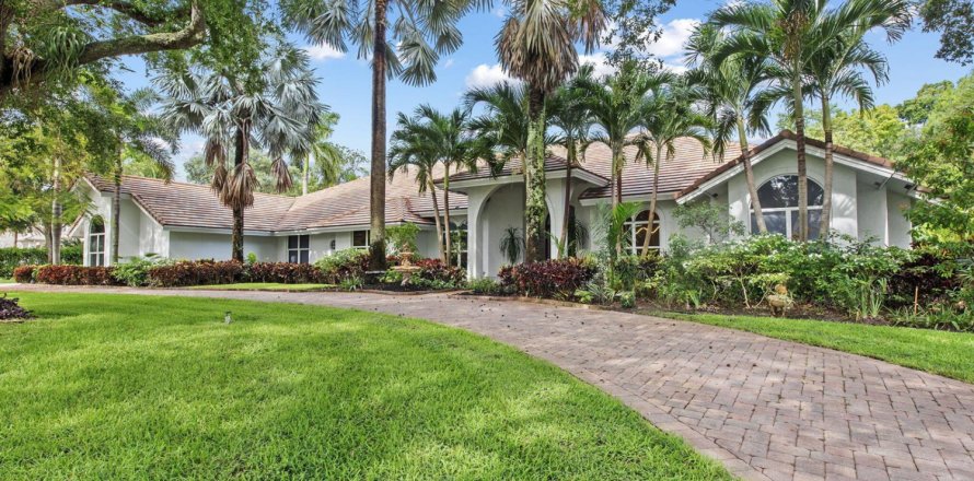 House in Boca Raton, Florida 5 bedrooms, 423.91 sq.m. № 2082100