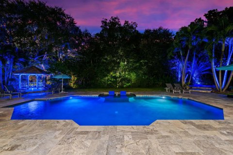 House in Boca Raton, Florida 5 bedrooms, 423.91 sq.m. № 2082100 - photo 9