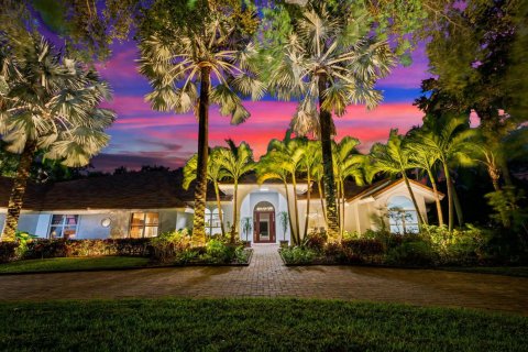 House in Boca Raton, Florida 5 bedrooms, 423.91 sq.m. № 2082100 - photo 4