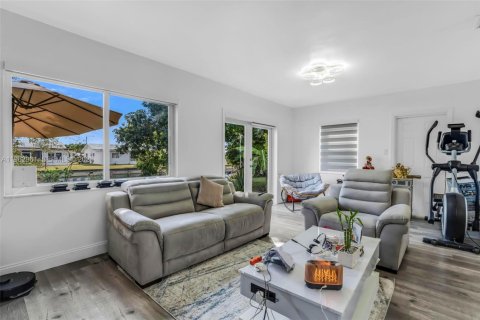 Купить виллу или дом в Тамарак, Флорида 3 спальни, 154.22м2, № 2028036 - фото 15