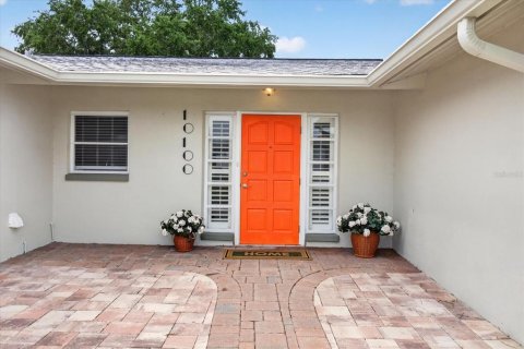 House in Treasure Island, Florida 3 bedrooms, 188.03 sq.m. № 2406603 - photo 5