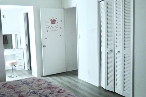 Снять в аренду квартиру в Помпано-Бич, Флорида 2 спальни, 102.19м2, № 2089576 - фото 6