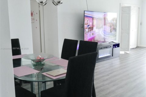 Снять в аренду квартиру в Помпано-Бич, Флорида 2 спальни, 102.19м2, № 2089576 - фото 3