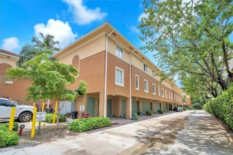 Touwnhouse à louer à Aventura, Floride: 2 chambres, 122.26 m2 № 2168875 - photo 4