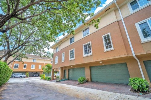 Touwnhouse à louer à Aventura, Floride: 2 chambres, 122.26 m2 № 2168875 - photo 3