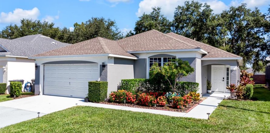 House in Davenport, Florida 4 bedrooms, 145.11 sq.m. № 1885304