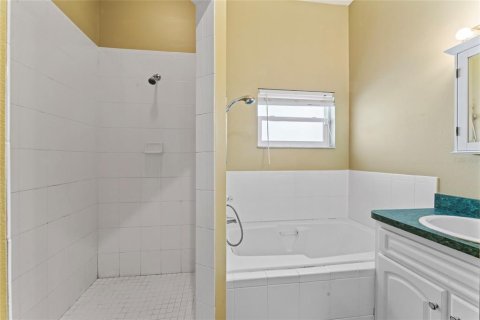 House in Wimauma, Florida 4 bedrooms, 275.27 sq.m. № 1574713 - photo 22