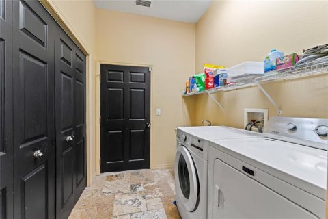 House in Wimauma, Florida 4 bedrooms, 275.27 sq.m. № 1574713 - photo 29