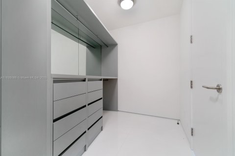 Снять в аренду кондоминиум в Санни-Айлс-Бич, Флорида 3 спальни, 294.59м2, № 1937208 - фото 8