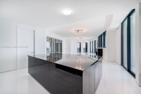 Снять в аренду кондоминиум в Санни-Айлс-Бич, Флорида 3 спальни, 294.59м2, № 1937208 - фото 3