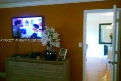 Condo in Lauderhill, Florida, 1 bedroom  № 1935756 - photo 12