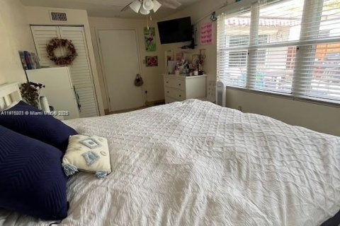 Villa ou maison à vendre à Hollywood, Floride: 3 chambres, 134.43 m2 № 2053140 - photo 27