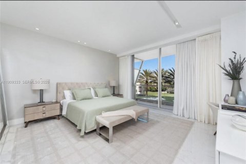 Condo in Surfside, Florida, 3 bedrooms  № 2082139 - photo 29