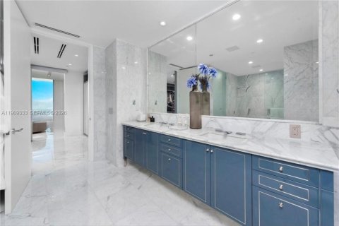 Condo in Surfside, Florida, 3 bedrooms  № 2082139 - photo 20