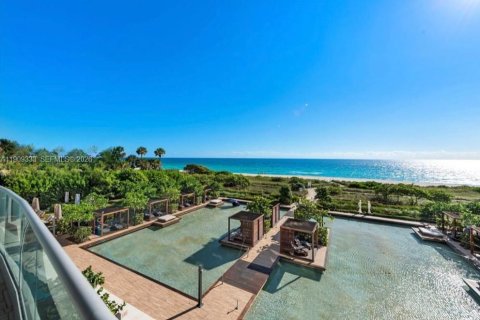 Condo in Surfside, Florida, 3 bedrooms  № 2082139 - photo 11