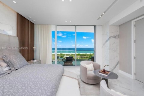 Condo in Surfside, Florida, 3 bedrooms  № 2082139 - photo 17