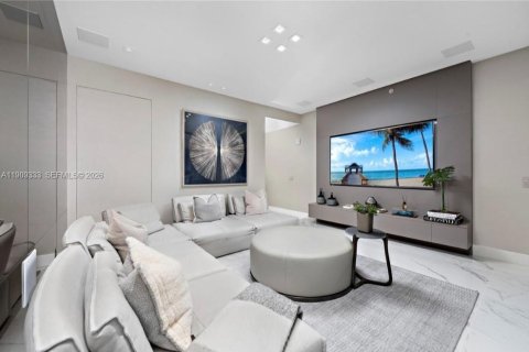 Condo in Surfside, Florida, 3 bedrooms  № 2082139 - photo 23