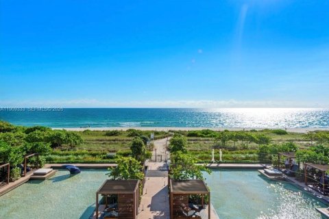 Condo in Surfside, Florida, 3 bedrooms  № 2082139 - photo 10