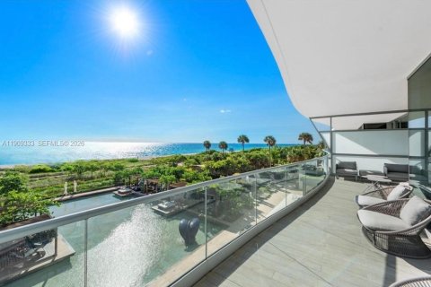 Condo in Surfside, Florida, 3 bedrooms  № 2082139