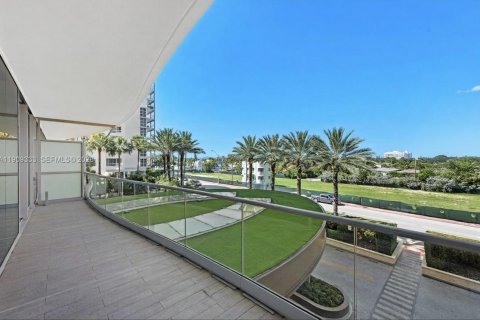 Condo in Surfside, Florida, 3 bedrooms  № 2082139 - photo 28
