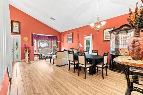 Villa ou maison à vendre à Apopka, Floride: 4 chambres, 209.49 m2 № 2308749 - photo 6