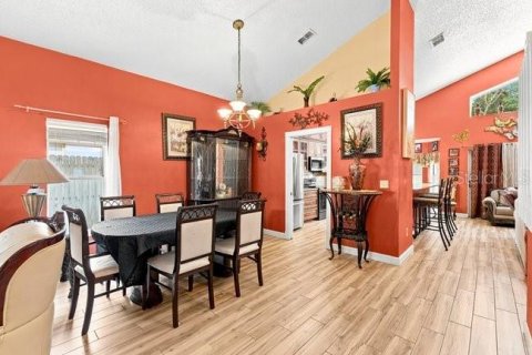 Villa ou maison à vendre à Apopka, Floride: 4 chambres, 209.49 m2 № 2308749 - photo 5