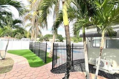 Снять в аренду виллу или дом в Холливуд, Флорида 1 спальня, 83.61м2, № 1965001 - фото 11